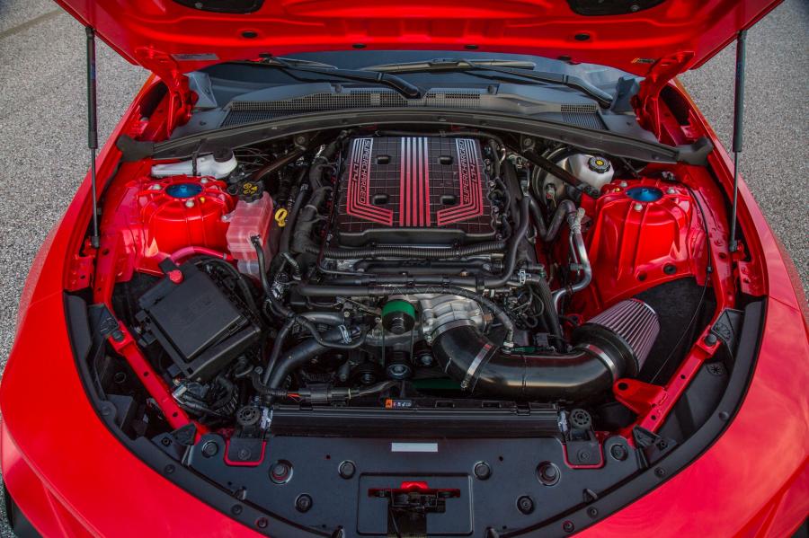 Моторный отсек Chevrolet Camaro ZL1 HPE850 by Hennessey 2017 года  (фото 6 из 9)